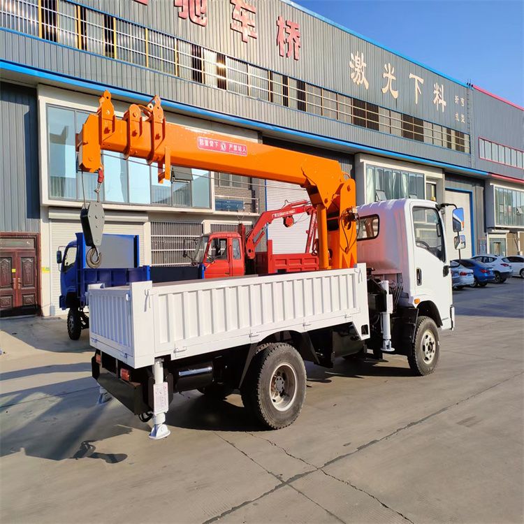 阜康市三轮随车吊定制 农用改装机自备吊中瑞长期出售